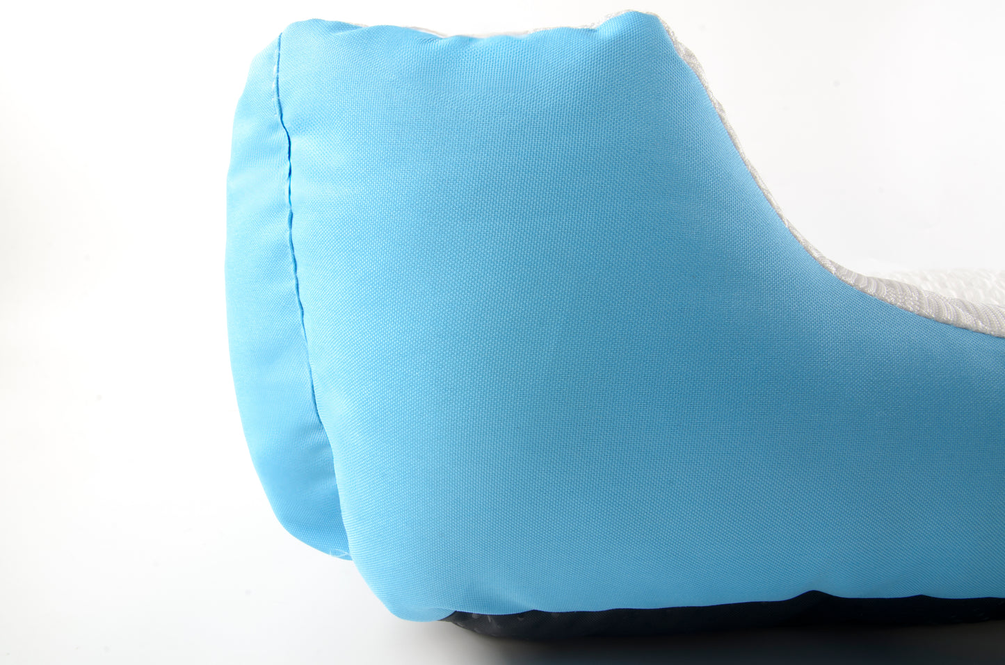A set of cooling dog beds in blue and white colours, designed with a deep sleeping contour. Cool to the touch. A The Fat Mile logo on the right side.